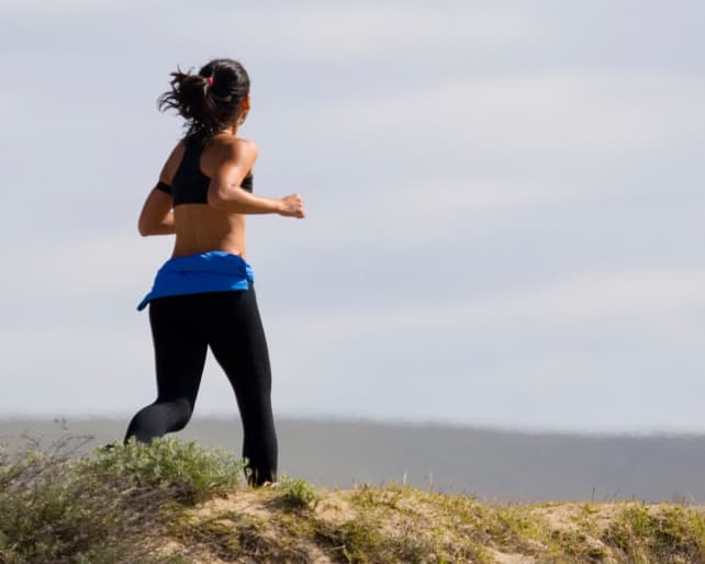 Jogging_Woman_in_Grass.jpg