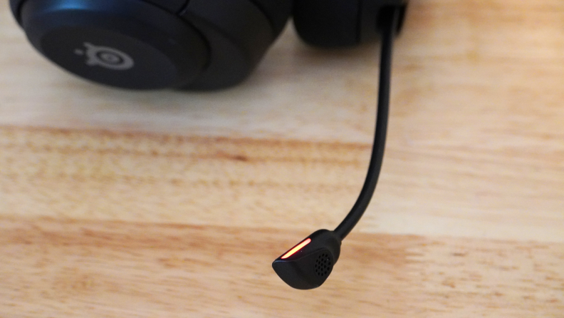 Close-up of the steelseries Arctis Nova 5X Wireless's microphone.