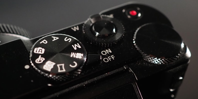 Panasonic Lumix LX10 top controls