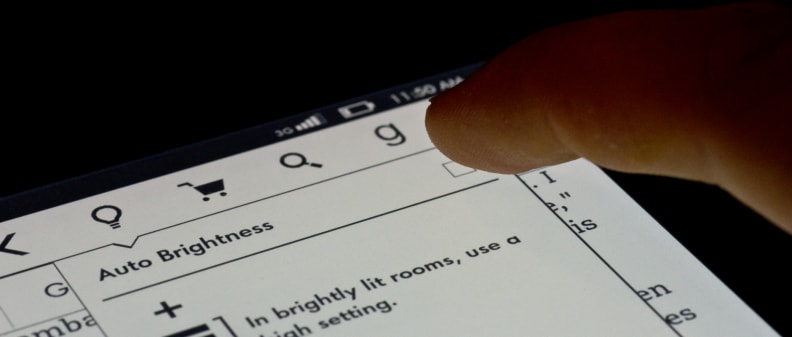 A photo of the Amazon Kindle Voyage's automatic backlight setting.