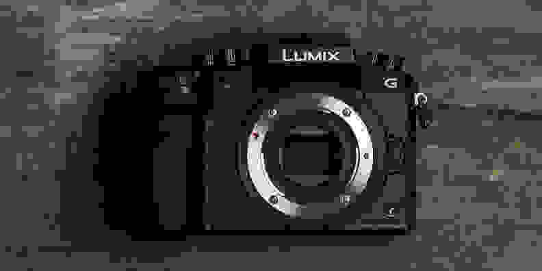 A photo of the Panasonic Lumix G7's front.