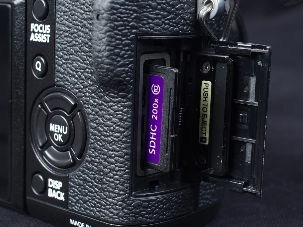 fujifilm-xt1-sdhatch.jpg