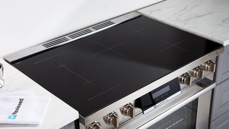 The Bosch HIS8655U in modern kitchen setting.