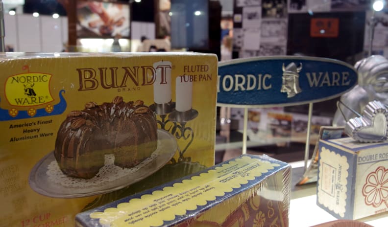 Nordic Ware Bundt Cake Keeper – CreativeKitchen