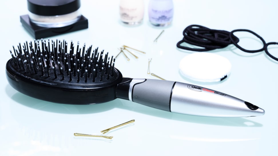 Hot brush deals with retractable bristles
