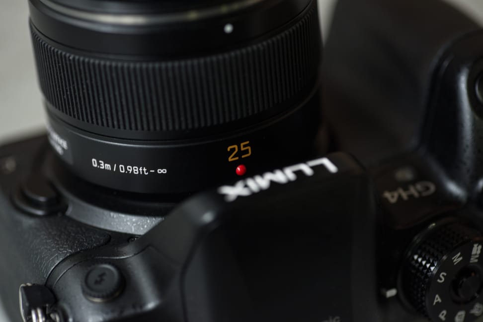 panasonic-25mm-f1p4-review-design-control-ring.jpg