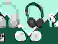 耳机和耳塞在绿色背景上