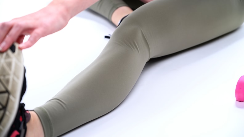 Everlane Perform Legging Review 2020: The Perfect Everyday Legging