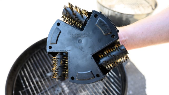 Grillbot Review: Dirty bristles