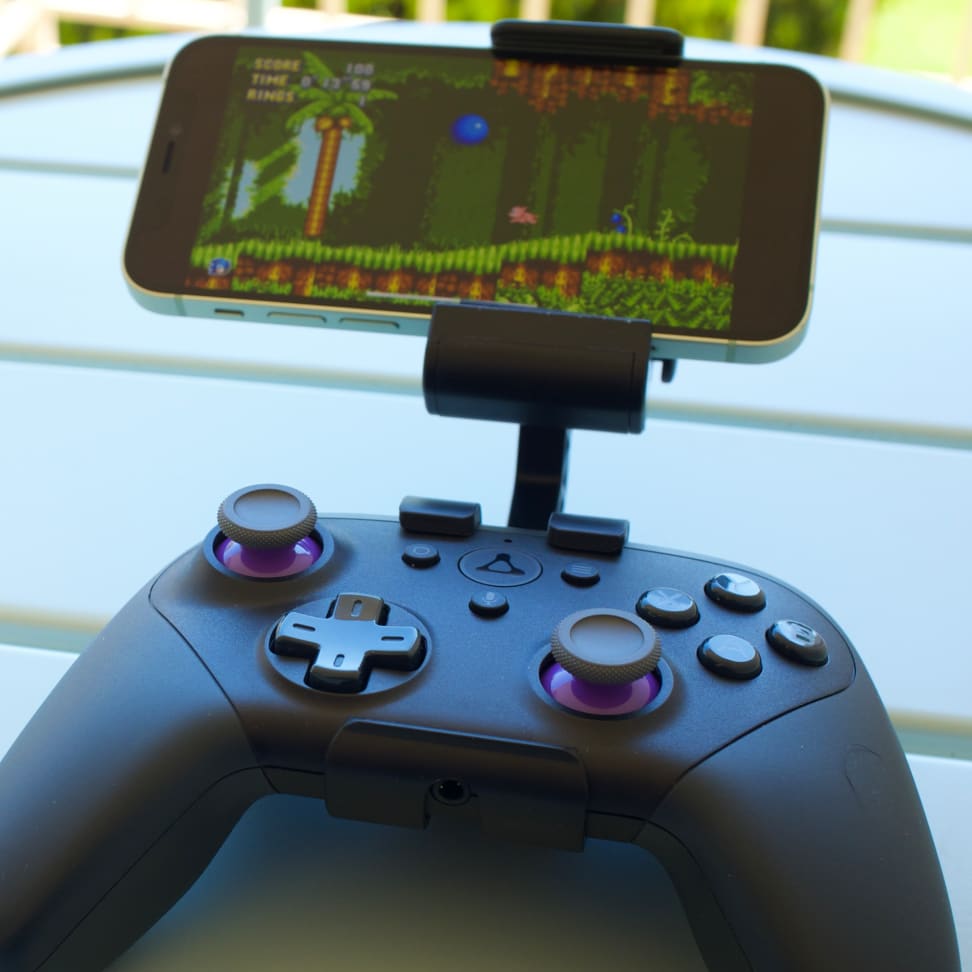 Review: The  Luna Controller Made Gaming So Much More Accessible
