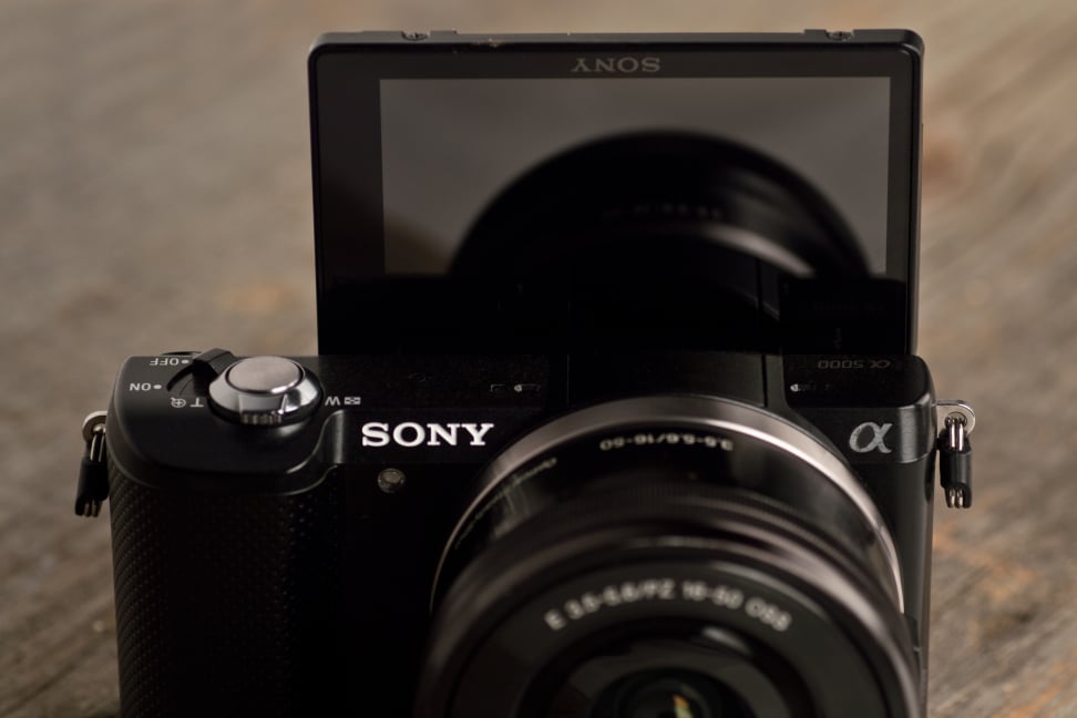 sony-a5000-review-design-screen.jpg