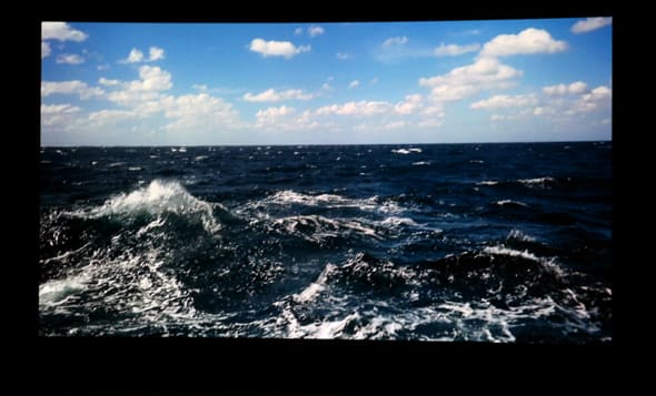LG_55EA9800_waves.jpg