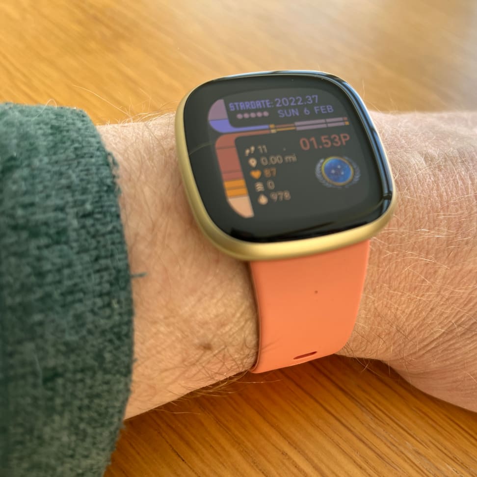 Fitbit Versa review: Excellent fitness tracker, mediocre smartwatch