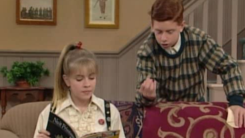 A still from Clarissa Explains It All featuring Melissa Joan Hart as Clarissa.