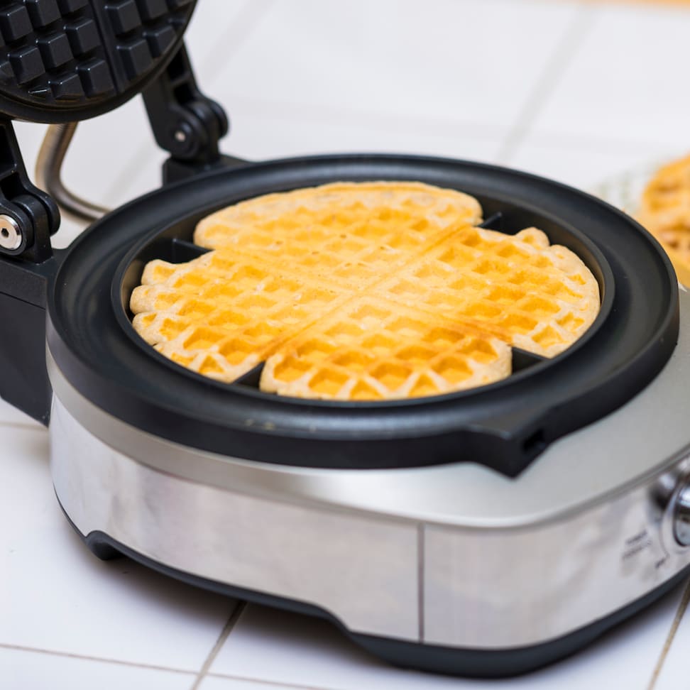 Indicator lights Easy to clean 180° Rotation Gourmia GWM448 Rotating Waffle Maker Stainless steel Variable browning control 