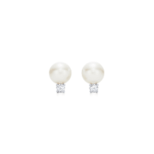 Product image of Tiffany Signature Pearls Stud Earrings