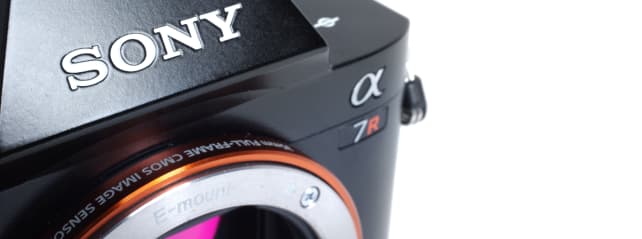 SONY-A7R-REVIEW-DESIGN-HERO.jpg