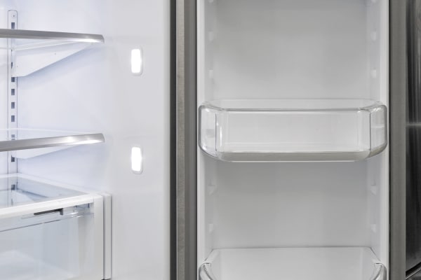 惠而浦WRF757SDEM的右冰箱门是您的首选加仑大小的存储。