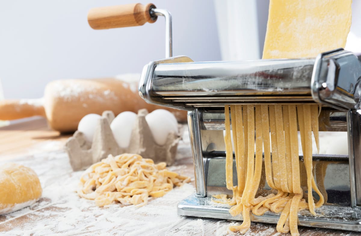 High Quality Pasta Machine Stainless Steel Manual Pasta Roller Machine with Six Different Pasta Thickness Levels 
