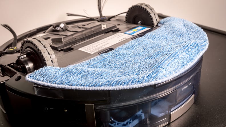 The V8s comes with two sink-washable microfiber cloths.
