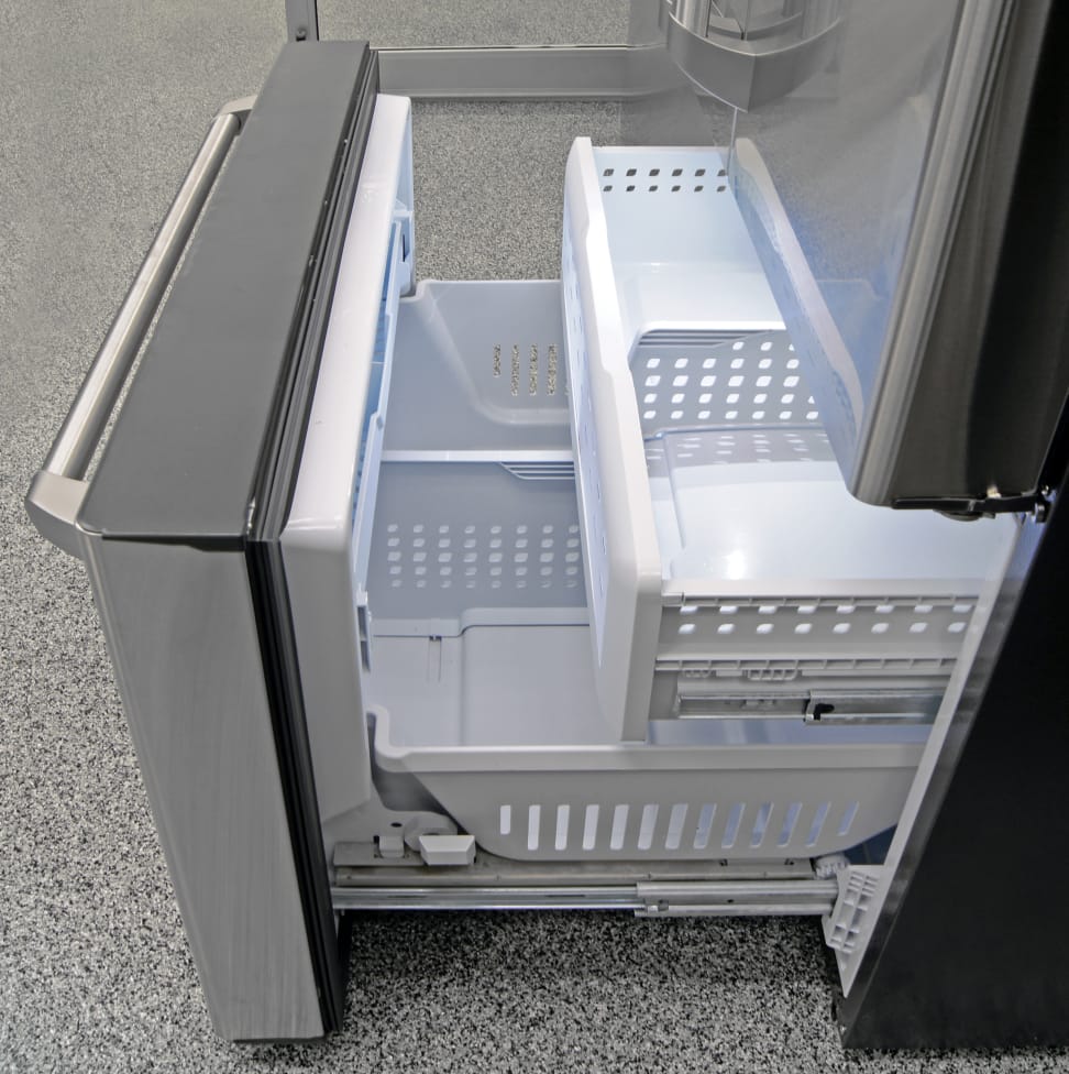GE-Cafe-CFE28TSHSS-freezer.jpg