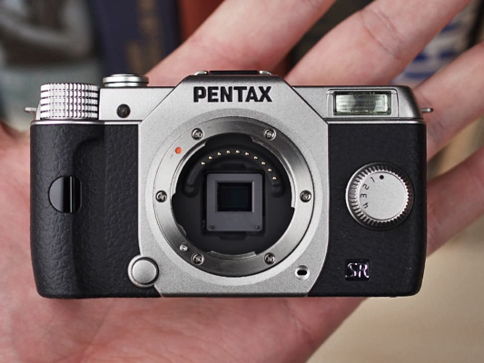 【専用】デジカメ　PENTAX Q10 Amazon.com : Pentax Q10 12.4MP with 02 zoom lens kit (Silver