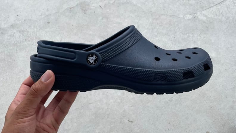 Redelijk Oneerlijk Grit Crocs Clogs versus Merrell Hydro Mocs: Which shoe is better? - Reviewed