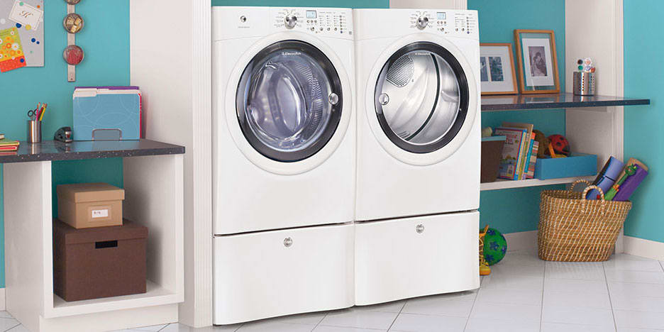Electrolux EIGD50LIW 8-cu.-ft. Gas Dryer