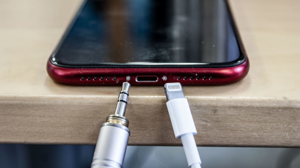 There's only one official headphone splitter for the iPhone—and it's not great.