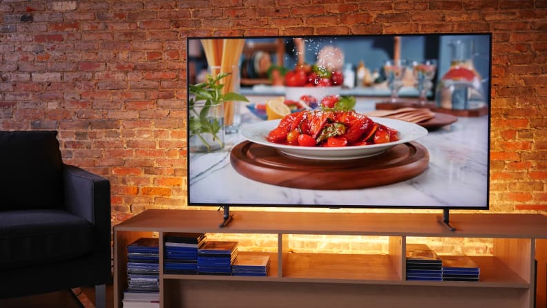Un televisor Samsung QLED que muestra contenido