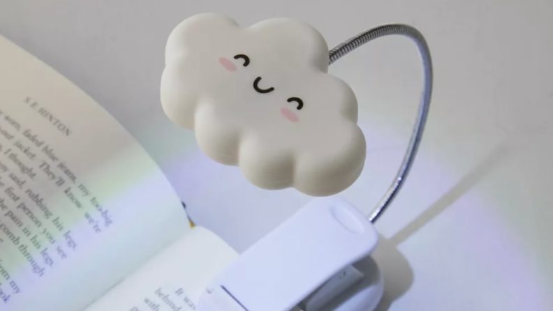 A smiling cloud-shaped book light