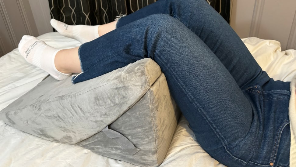 Best pillow to elevate legs shop