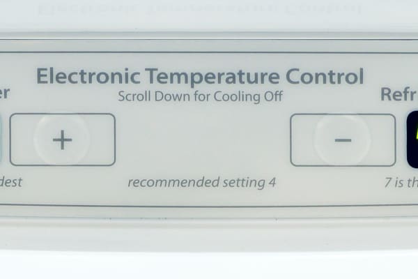 The Whirlpool WRF535SMBM's controls are easy to adjust, but the 0 to 7 scale isn't terribly informative.