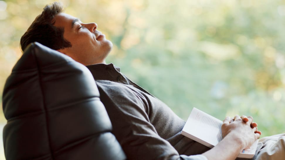 Experts agree that it is OK to sleep in a recliner - Reviewed