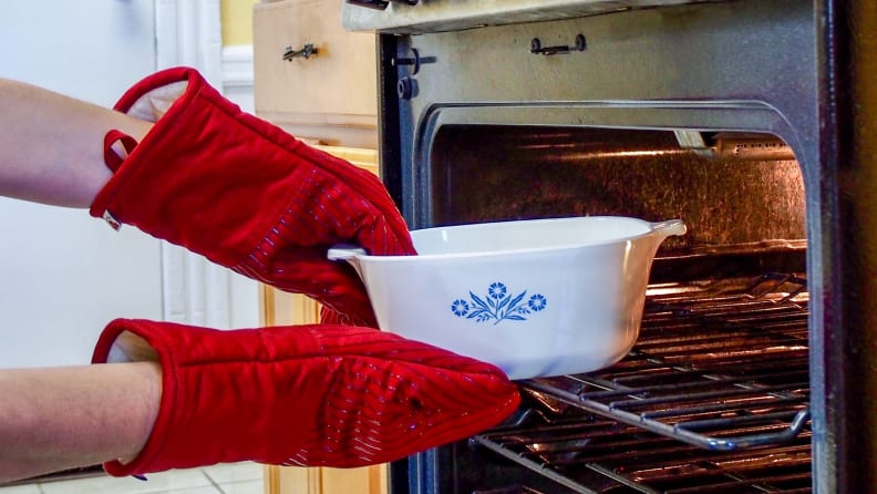 The Best Oven Mitts of 2020 - Reviewed Kitchen & Cooking