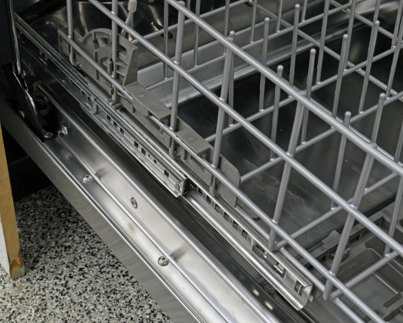 KitchenAid KDTE404DSS bottom rack rails