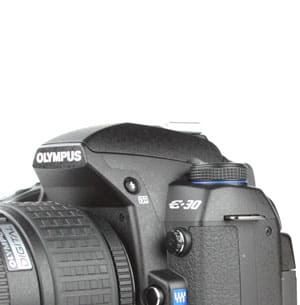 OLYMPUS-E-30-flash-closed.jpg