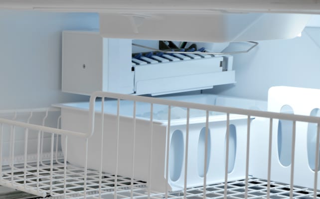 Whirlpool WRF535SMBM Ice Maker
