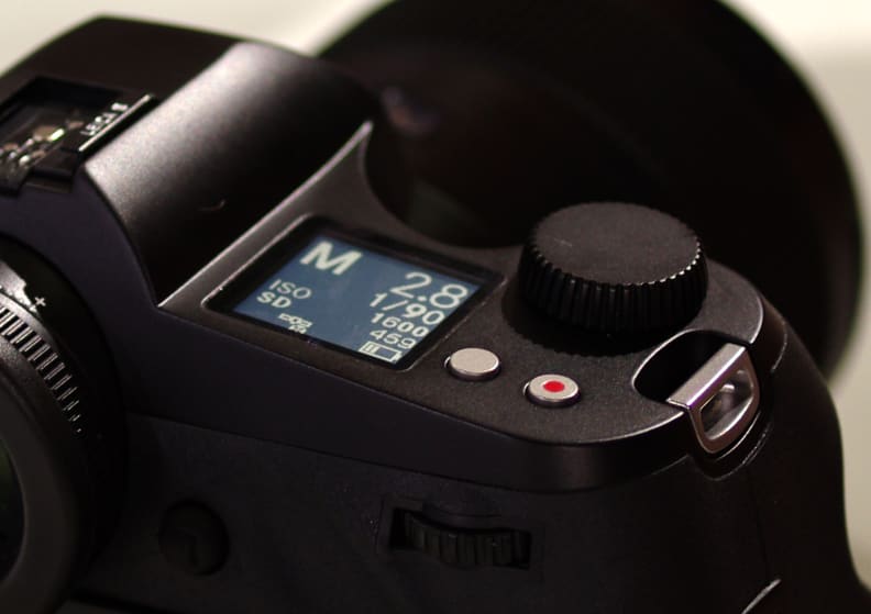The top LCD on the Leica S can be used to get a quick readout of shooting info, including current mode, shutter speed, and ISO.