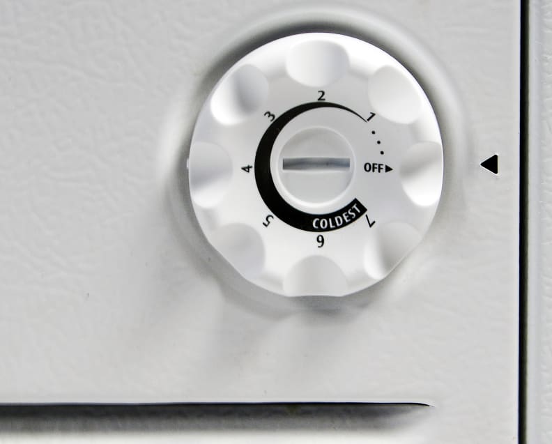 A basic knob thermostat controls internal temperatures inside the Frigidaire Gallery FGCH25M8LW.