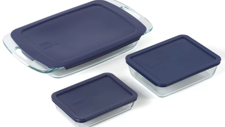 Three-piece Pyrex bakeware