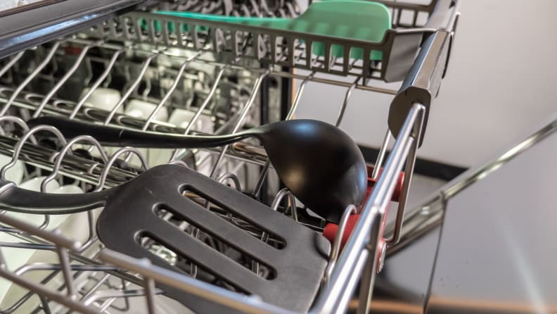 A close-up of the KitchenAid KDPM804KBS dishwasher's third rack, with some larger kitchen utensils added for scale.