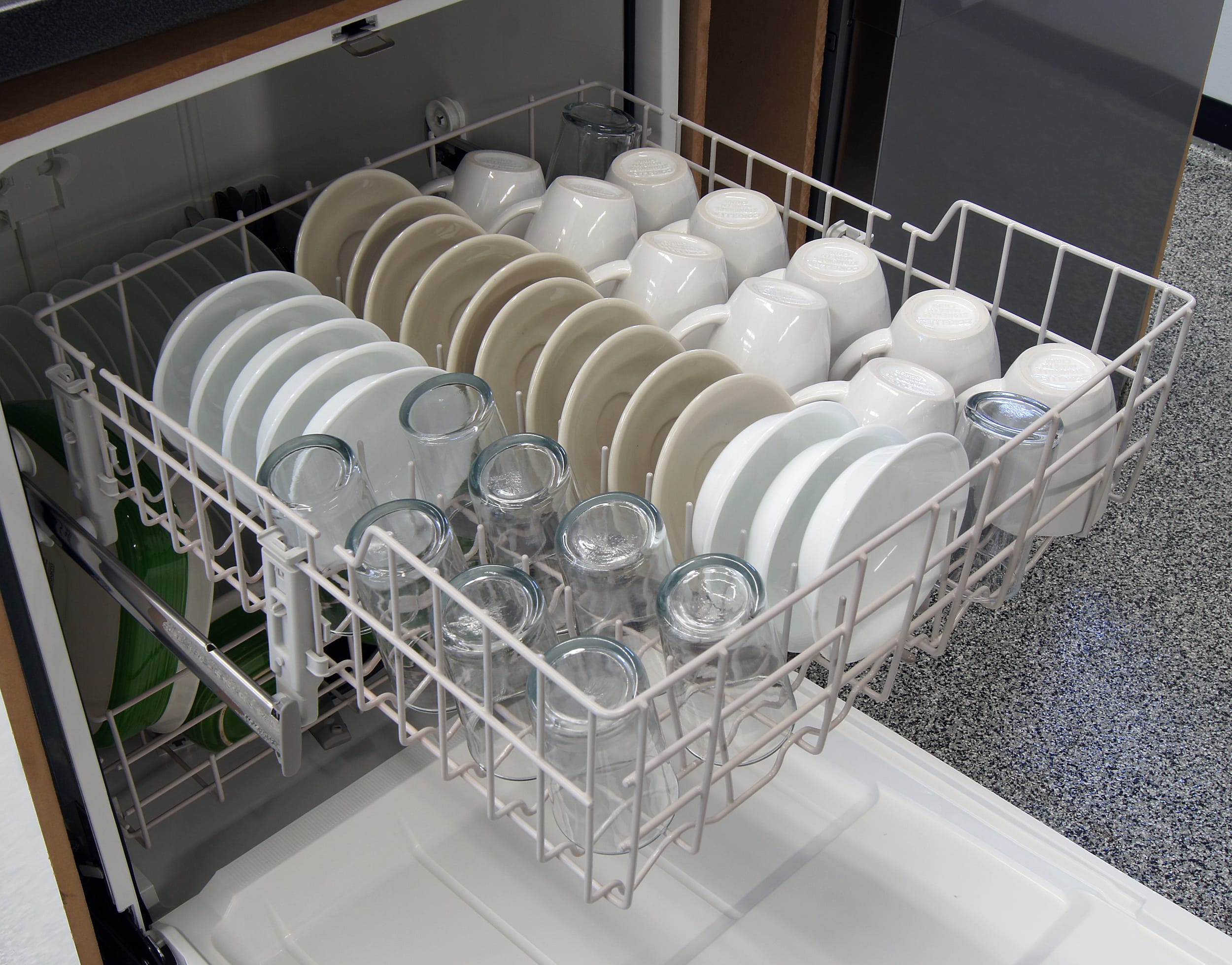 Whirlpool WDF310PAAS Dishwasher Review Dishwashers