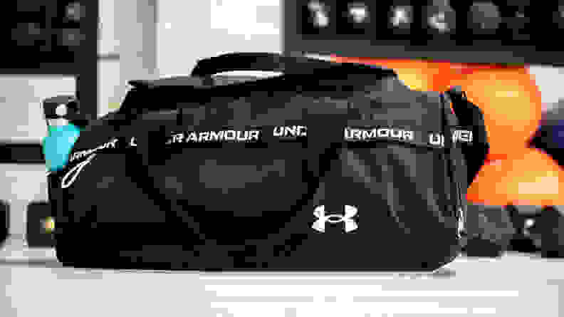 A photo of the Under Armour Signature duffel bag with a water bottle in the pocket.
