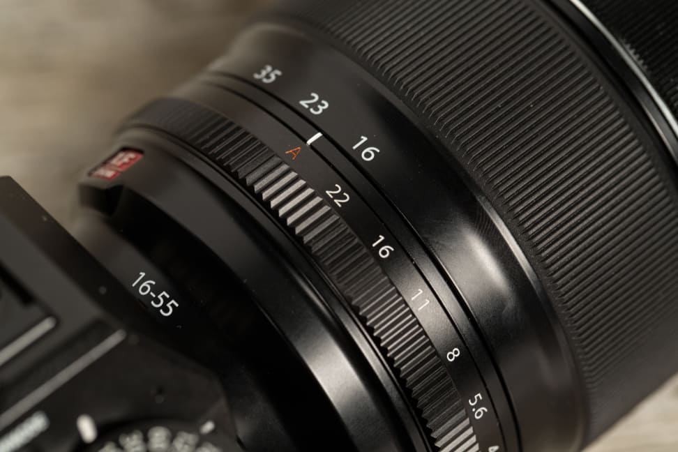 fuji-16-55-f2p8-review-design-camera-top.jpg