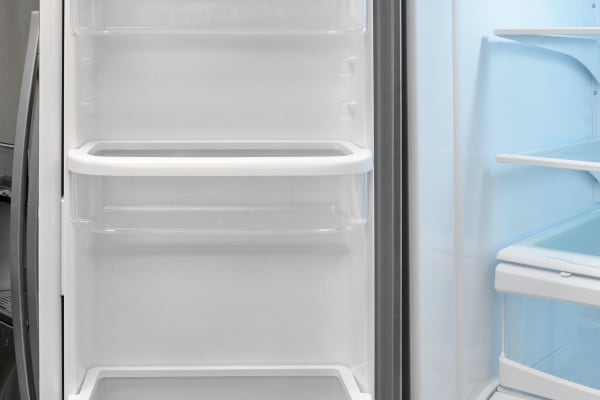 With no ice dispenser, the Whirlpool WRF535SMBM's left fridge door is left available for practical storage.