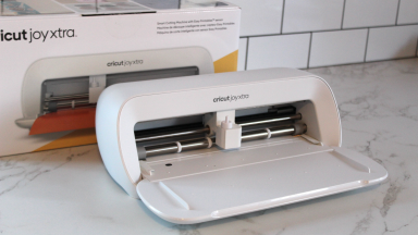 The Cricut Joy Xtra is a new mid-size cutting machine from the well-known brand.