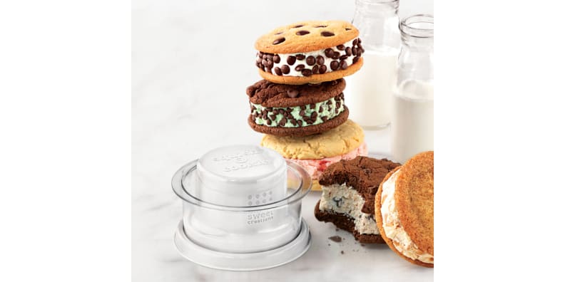 Ice cream sandwich maker