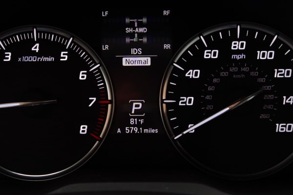 The gauge cluster on the 2014 Acura MDX.