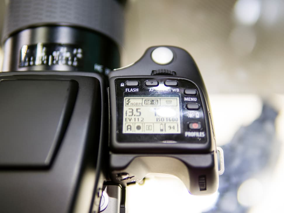 Hasselblad-H5D-50c-FI-Review-Top-Controls.jpg